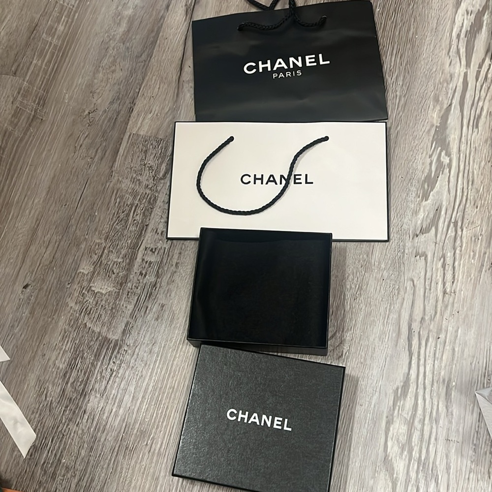 Bundle of 3 Chanel bags and box - Picture 2 of 6